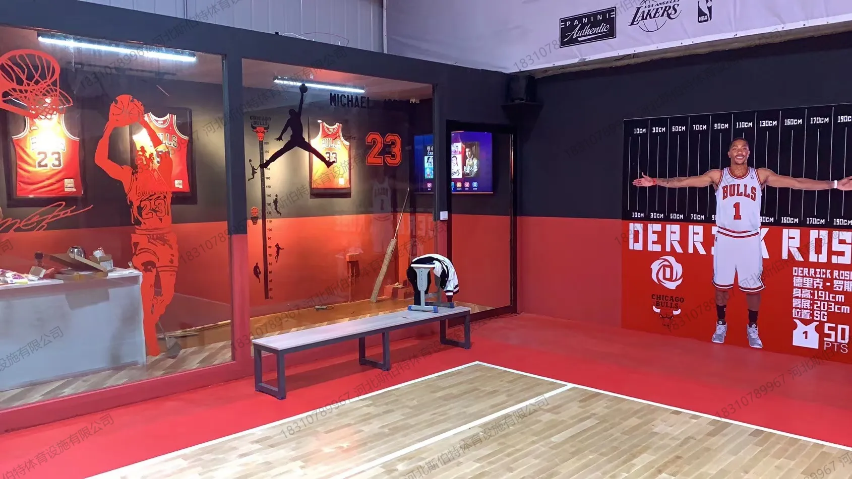 主题文化墙:灌篮高手与 NBA 球星壁画,红色防撞软包