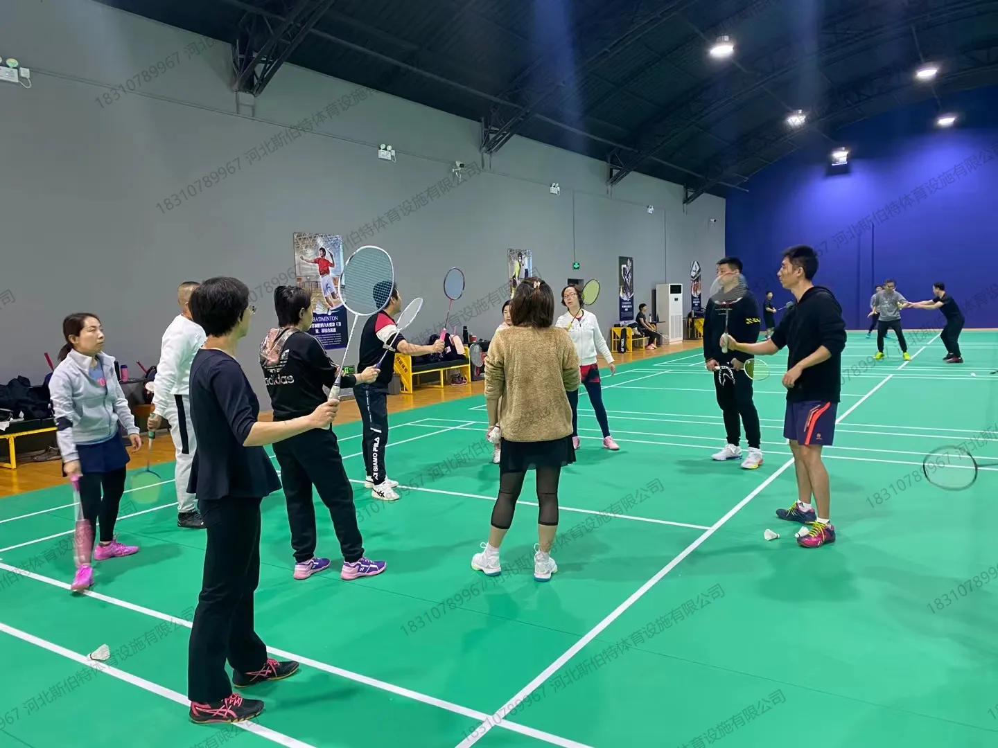 划线施工：羽毛球场地标线定位