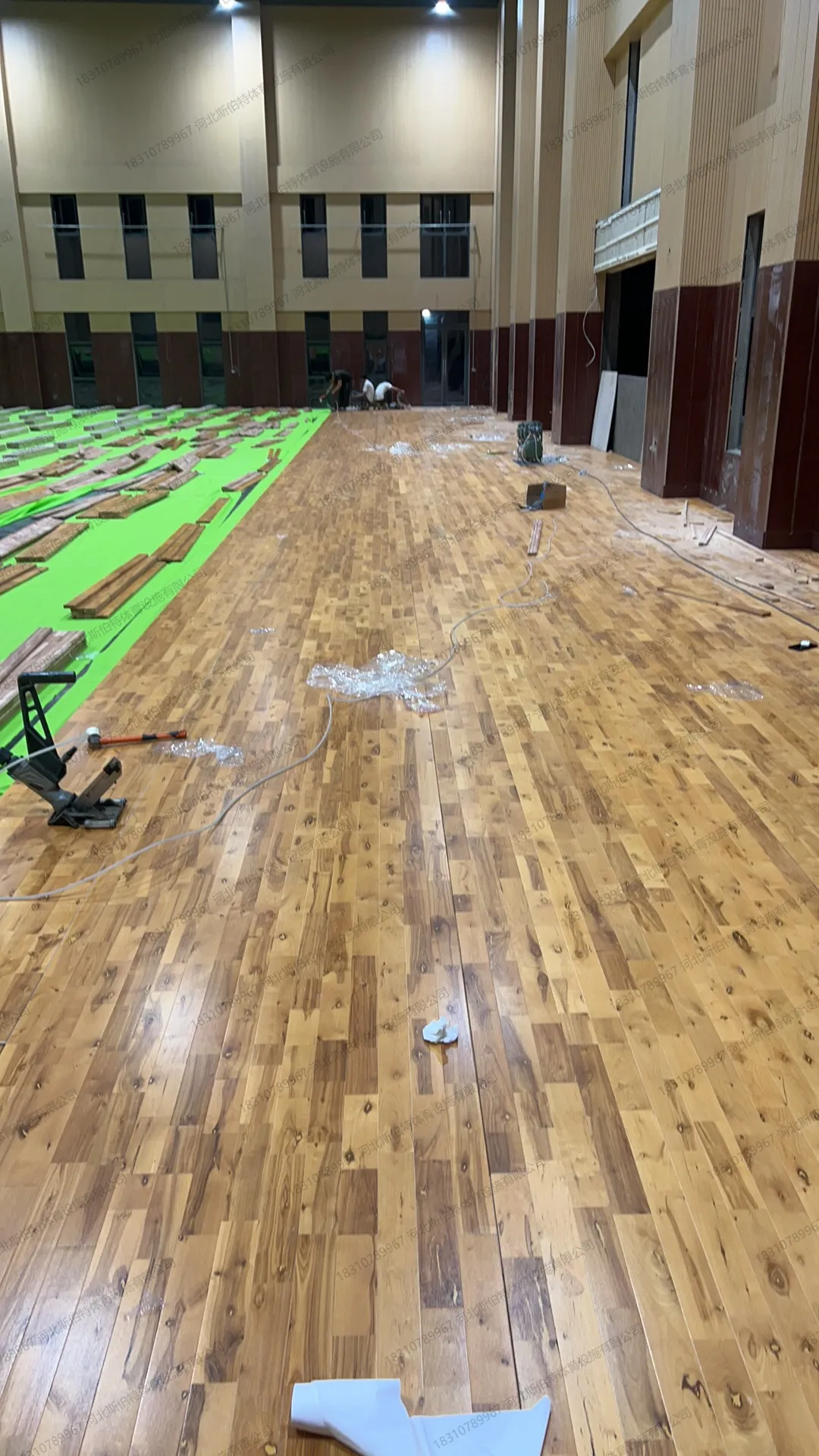 巢湖青山监狱职工文体中心：1000平方米 C级单层龙骨运动木地板案例 - 第 1 张