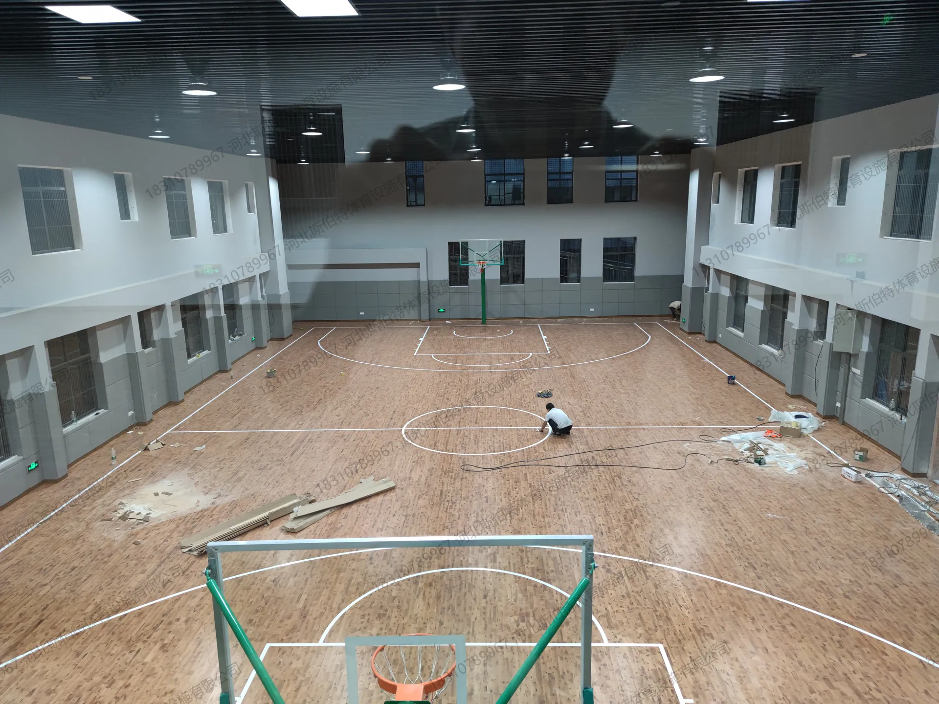 重庆江北区324军医院500平方米枫桦木C级单龙骨运动木地板案例 - 第 4 张