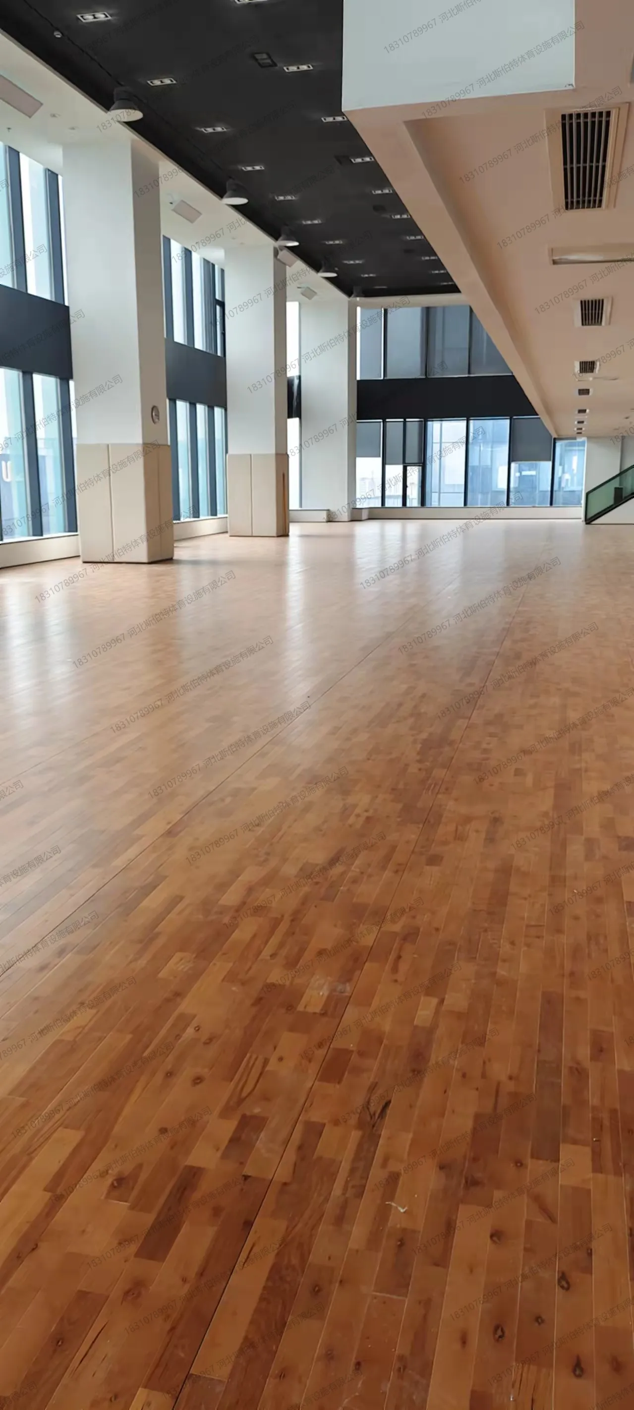完工实景：C级板木节与色差清晰，漆面统一