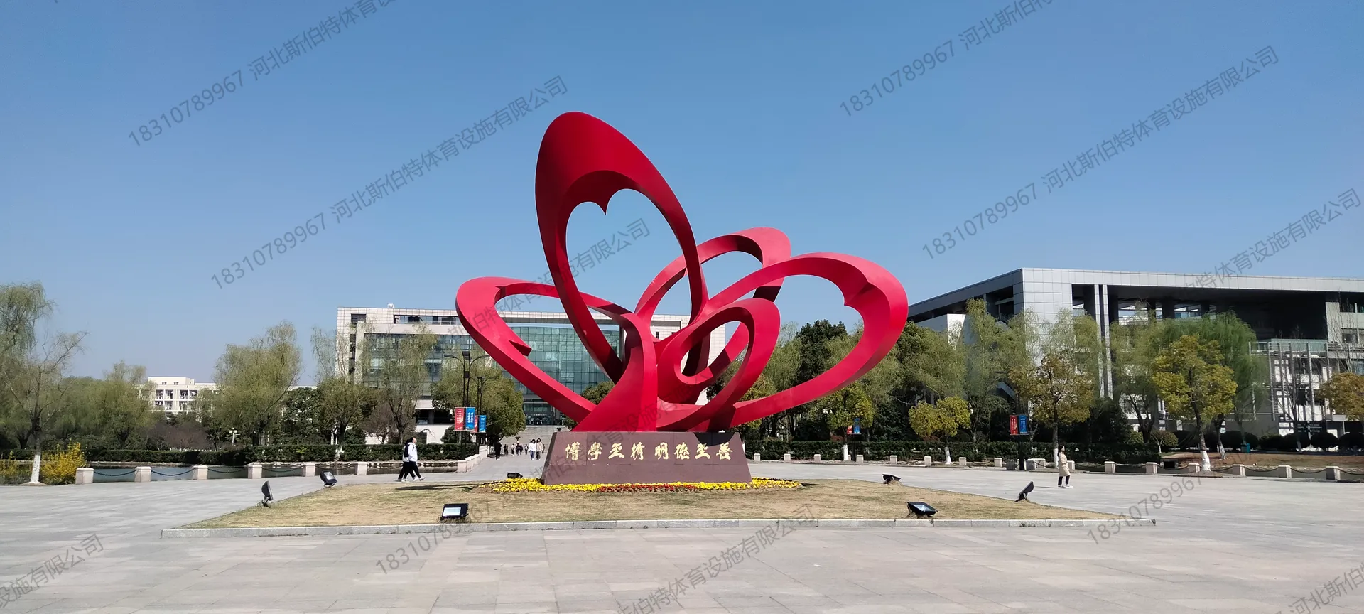 施工过程:面板铺装完成,C级板木节与色差清晰可见
