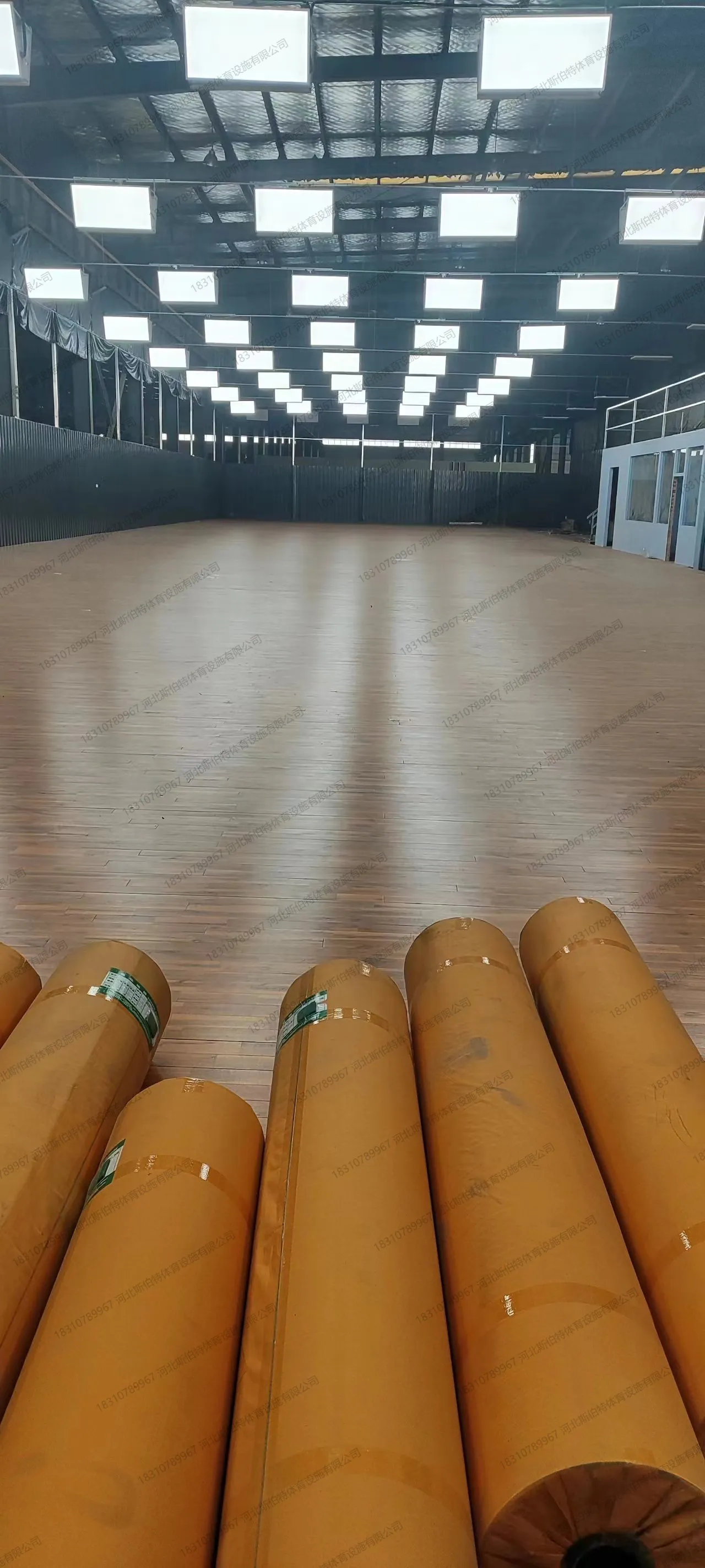 完工实景：厂改篮球馆，钢结构桁架屋顶，彩钢板墙面