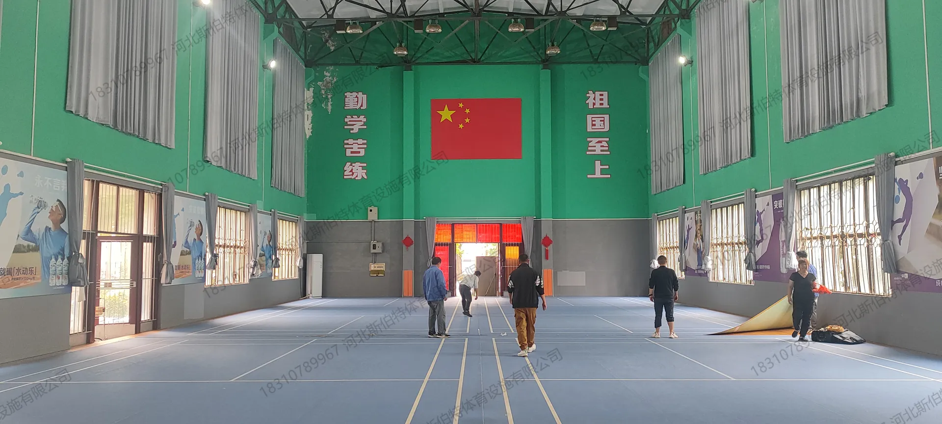完工实景:体育馆全貌,采光充足,交付使用