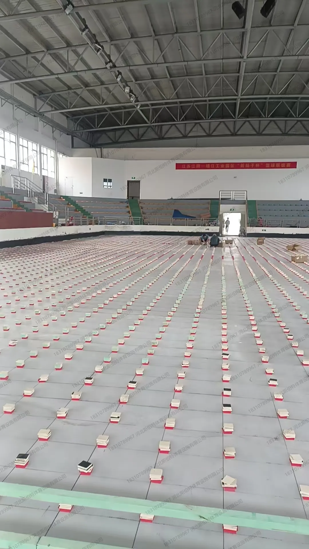 施工过程,材料堆放与基层铺设阶段