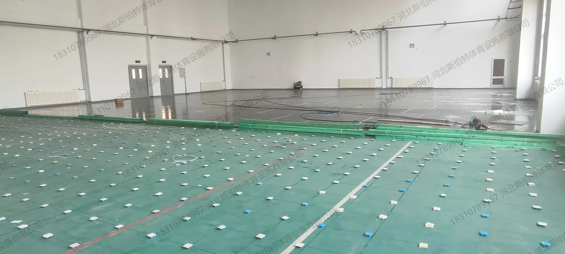 楼上运动木地板施工全景
