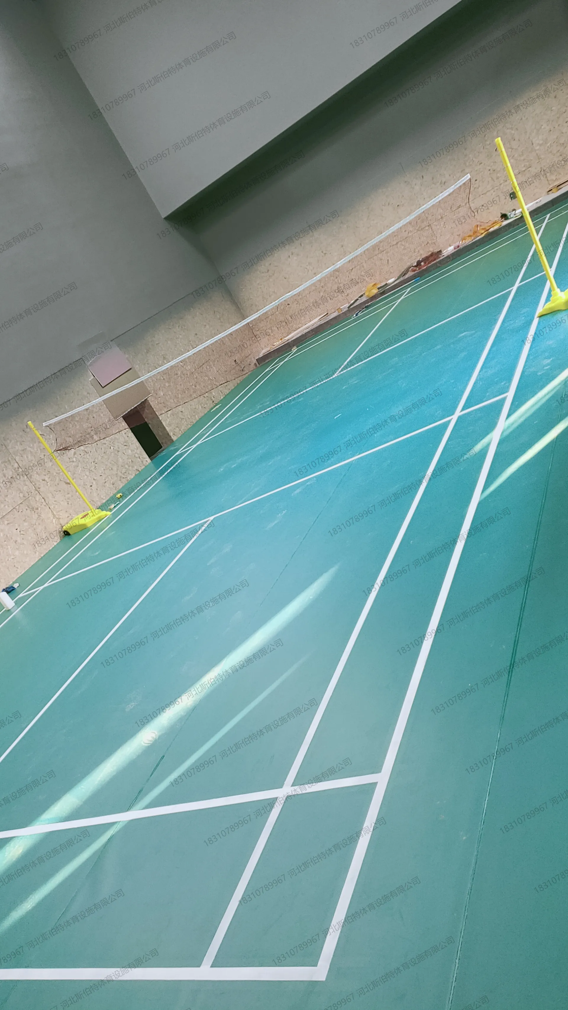 室内羽毛球塑胶运动地板完工场地