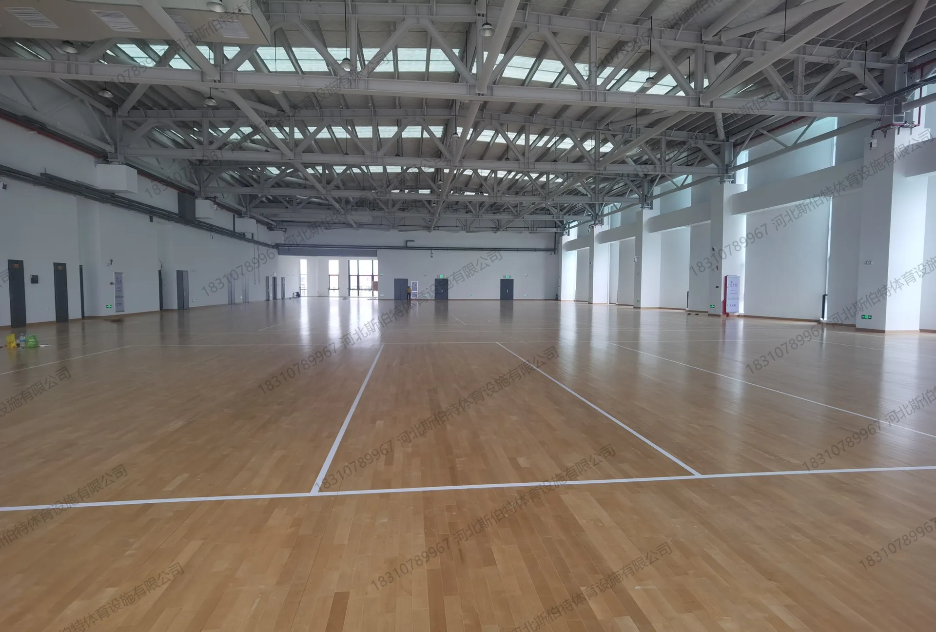 完工局部：A级板纹理清晰，色差小，UV漆面反光均匀