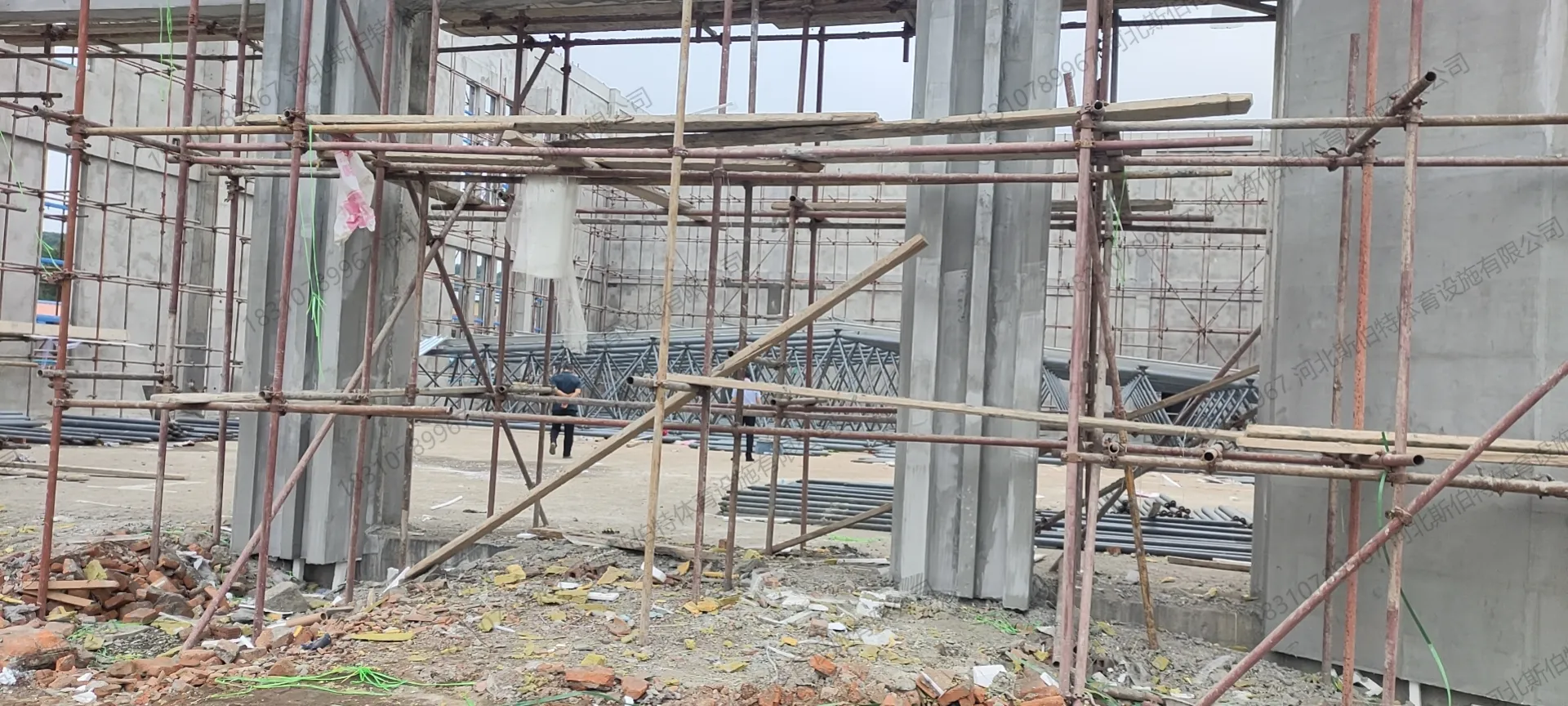 土建施工：混凝土框架结构，场馆主体施工阶段