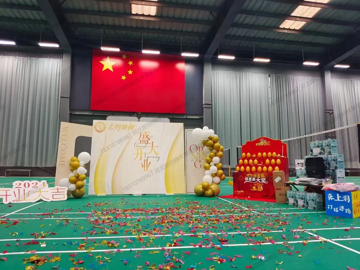 完工开业图：绿色地胶配白色羽毛球标线