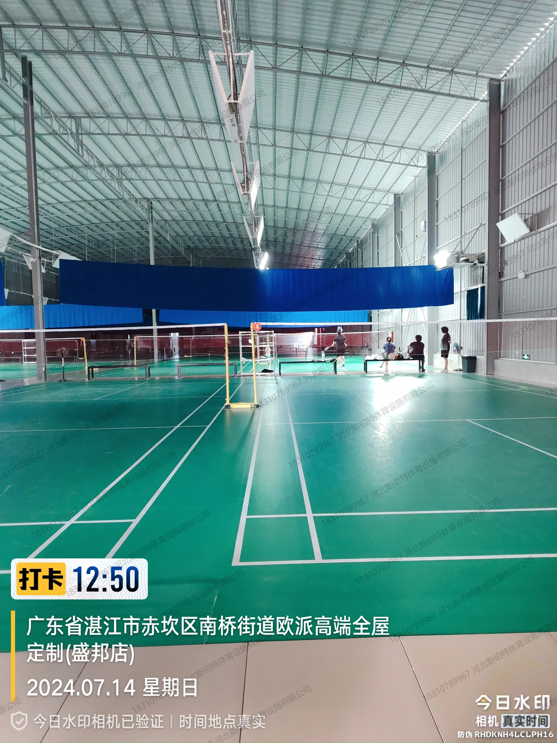 完工实景:多片场地标线完整,设施就位