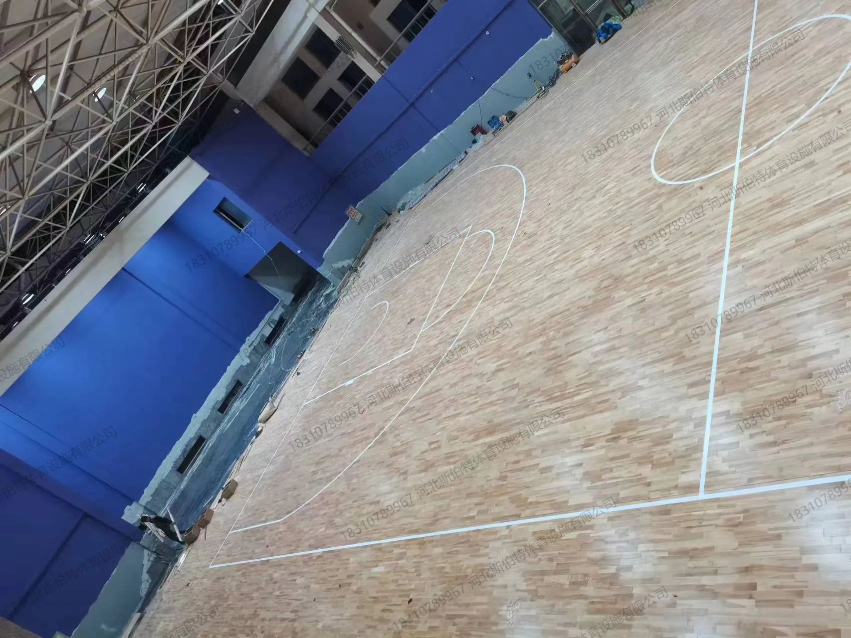 杭州西湖区三墩中学730平方米枫桦木B级单龙骨运动木地板案例 - 第 6 张