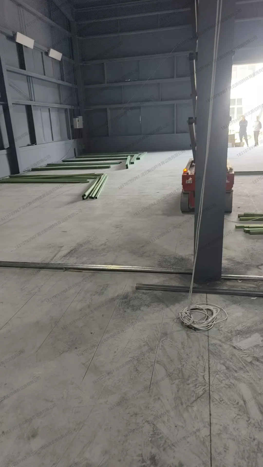 面板材料："高档体育专用多层板材"包装标识